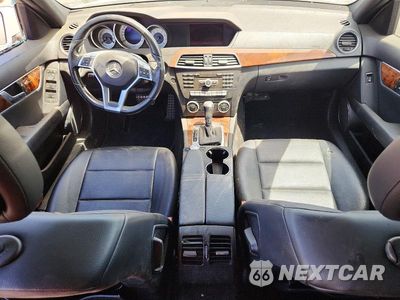 Zdjęcie 8 z 12 samochodu: 2014 MERCEDES-BENZ C 250 VIN:WDDGF4HBXER315293 - miniatura