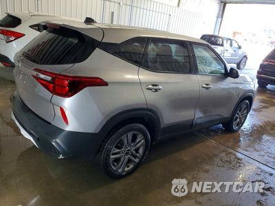 Trzecie zdjęcie samochodu z tyłu: 2021 KIA SELTOS LX VIN:KNDEPCAA1M7131400 - miniatura