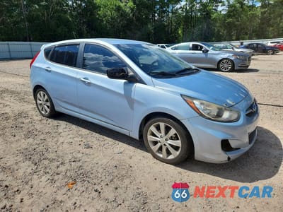 Czwarte zdjęcie samochodu z boku: 2012 HYUNDAI ACCENT SE VIN:KMHCU5AE1CU020582 - miniatura
