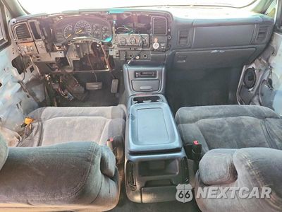 Zdjęcie 8 z 13 samochodu: 2000 CHEVROLET SILVERADO C1500 VIN:2GCEC19T1Y1327040 - miniatura
