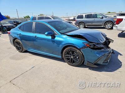Czwarte zdjęcie samochodu z boku: 2025 TOYOTA CAMRY SE VIN:4T1DAACKXSU111373 - miniatura