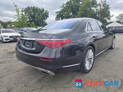 Czwarte zdjęcie samochodu z boku: 2021 MERCEDES-BENZ S 580 4MATIC VIN:W1K6G7GB0MA042146 - miniatura