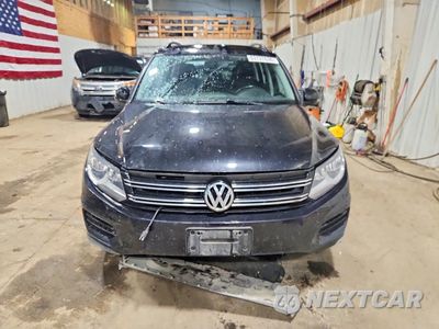 Piąte zdjęcie samochodu w środku: 2018 VOLKSWAGEN TIGUAN VIN:WVGBV7AX0JK003979 - miniatura
