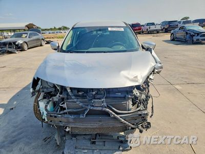 Piąte zdjęcie samochodu w środku: 2017 NISSAN ROGUE S VIN:5N1AT2MT3HC894853 - miniatura