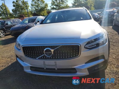 Piąte zdjęcie samochodu w środku: 2018 VOLVO V90 CROSS COUNTRY T5 MOMENTUM VIN:YV4102NK9J1013655 - miniatura