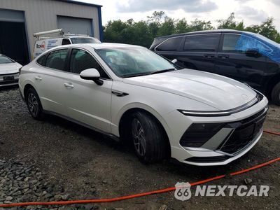 Czwarte zdjęcie samochodu z boku: 2026 HYUNDAI SONATA HYBRID BLUE VIN:KMHL24JJ7TA171618 - miniatura