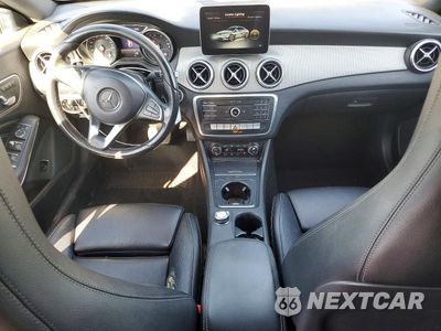 Zdjęcie 8 z 12 samochodu: 2018 MERCEDES-BENZ CLA 250 VIN:WDDSJ4EB1JN587486 - miniatura