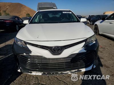 Piąte zdjęcie samochodu w środku: 2020 TOYOTA CAMRY LE VIN:4T1C11AK7LU859241 - miniatura