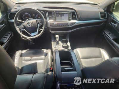 Zdjęcie 8 z 13 samochodu: 2016 TOYOTA HIGHLANDER XLE VIN:5TDJKRFH4GS254222 - miniatura