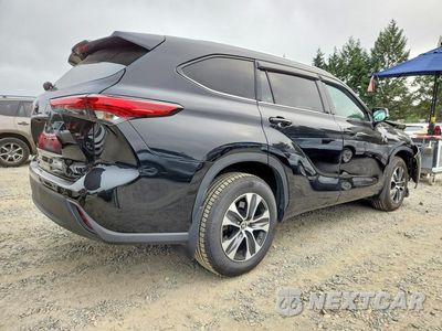 Trzecie zdjęcie samochodu z tyłu: 2020 TOYOTA HIGHLANDER XLE VIN:5TDGZRBHXLS514645 - miniatura