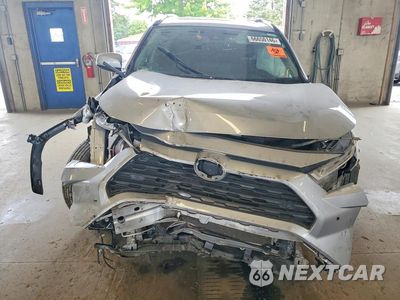 Piąte zdjęcie samochodu w środku: 2025 TOYOTA RAV4 XLE PREMIUM VIN:2T3A1RFV4SC558345 - miniatura