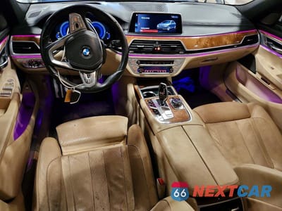 Zdjęcie 8 z 13 samochodu: 2017 BMW 740 I VIN:WBA7E2C39HG740616 - miniatura