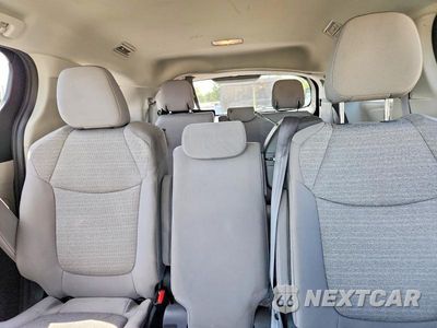 Zdjęcie 10 z 13 samochodu: 2023 TOYOTA SIENNA LE VIN:5TDKRKECXPS159645 - miniatura