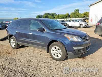 Czwarte zdjęcie samochodu z boku: 2016 CHEVROLET TRAVERSE LS VIN:1GNKVFKD0GJ226936 - miniatura