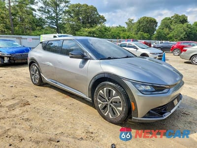 Czwarte zdjęcie samochodu z boku: 2023 KIA EV6 WIND VIN:KNDC34LA1P5604086 - miniatura