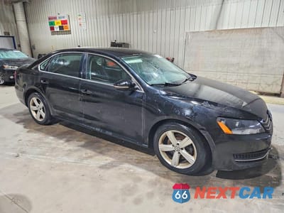 Czwarte zdjęcie samochodu z boku: 2012 VOLKSWAGEN PASSAT SE VIN:1VWBP7A38CC011866 - miniatura