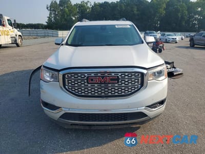 Piąte zdjęcie samochodu w środku: 2017 GMC ACADIA DENALI VIN:1GKKNPLS8HZ154354 - miniatura