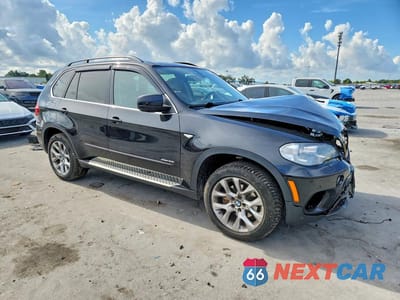 Czwarte zdjęcie samochodu z boku: 2013 BMW X5 XDRIVE35I VIN:5UXZV4C55D0E02563 - miniatura