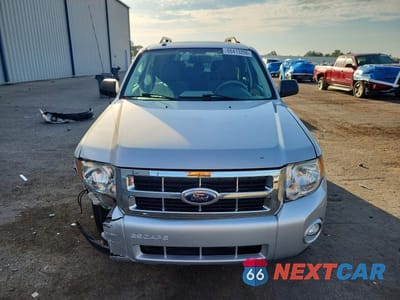 Piąte zdjęcie samochodu w środku: 2009 FORD ESCAPE XLT VIN:1FMCU93709KD11889 - miniatura