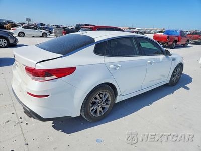 Trzecie zdjęcie samochodu z tyłu: 2019 KIA OPTIMA LX VIN:5XXGT4L36KG338538 - miniatura