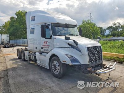 Czwarte zdjęcie samochodu z boku: 2020 VOLVO VNL SEMI TRUCK VIN:4V4NC9EH1LN228195 - miniatura