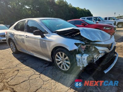 Czwarte zdjęcie samochodu z boku: 2020 TOYOTA CAMRY LE VIN:4T1C11AK3LU338193 - miniatura