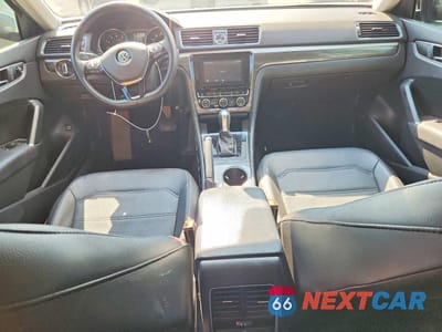 Zdjęcie 8 z 12 samochodu: 2017 VOLKSWAGEN PASSAT SE VIN:1VWBT7A37HC031156 - miniatura