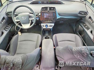 Zdjęcie 8 z 12 samochodu: 2017 TOYOTA PRIUS TWO ECO VIN:JTDKARFU8H3048280 - miniatura