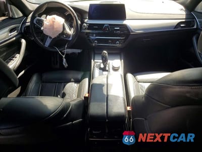 Zdjęcie 8 z 12 samochodu: 2018 BMW M550XI VIN:WBAJB9C53JB035077 - miniatura