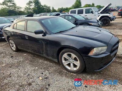 Czwarte zdjęcie samochodu z boku: 2013 DODGE CHARGER SXT VIN:2C3CDXHGXDH535421 - miniatura