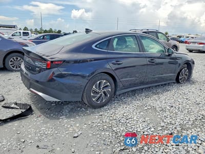 Trzecie zdjęcie samochodu z tyłu: 2026 HYUNDAI SONATA HYBRID BLUE VIN:KMHL24JJ1TA145578 - miniatura