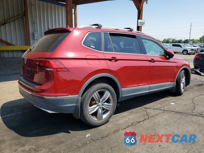 Trzecie zdjęcie samochodu z tyłu: 2020 VOLKSWAGEN TIGUAN SE VIN:3VV2B7AX4LM145438 - miniatura
