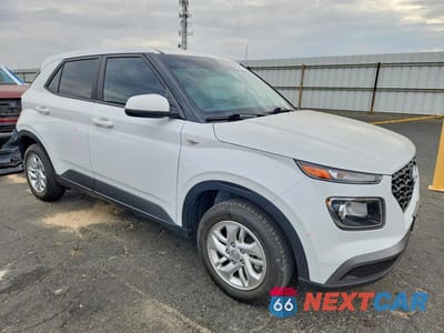 Czwarte zdjęcie samochodu z boku: 2021 HYUNDAI VENUE SE VIN:KMHRB8A33MU063838 - miniatura