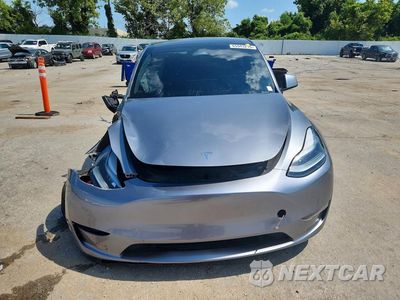 Piąte zdjęcie samochodu w środku: 2025 TESLA MODEL Y VIN:7SAYGDEF6SF232158 - miniatura