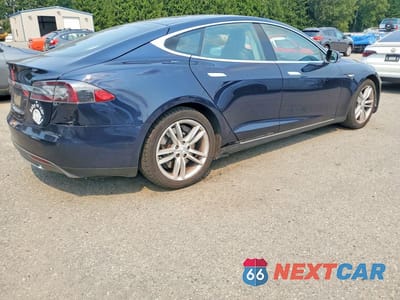 Trzecie zdjęcie samochodu z tyłu: 2015 TESLA MODEL S 60 VIN:5YJSA1S11FF080744 - miniatura