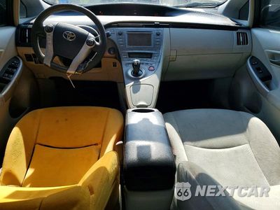 Zdjęcie 8 z 12 samochodu: 2013 TOYOTA PRIUS TWO VIN:JTDKN3DU2D0346341 - miniatura