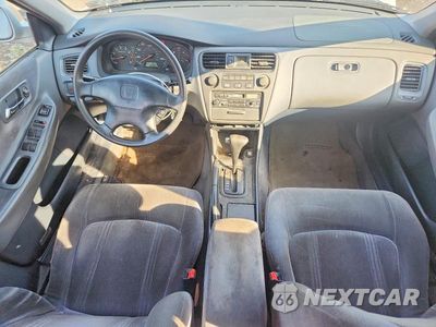 Zdjęcie 8 z 12 samochodu: 2000 HONDA ACCORD LX VIN:1HGCG6653YA147287 - miniatura