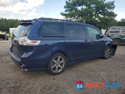 Trzecie zdjęcie samochodu z tyłu: 2018 TOYOTA SIENNA SE PREMIUM 8-PASSENGER VIN:5TDXZ3DC3JS924151 - miniatura