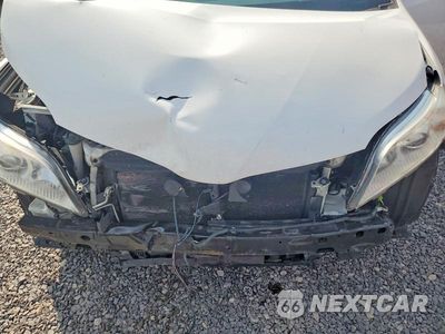 Zdjęcie 12 z 14 samochodu: 2018 TOYOTA SIENNA LE VIN:5TDKZ3DC6JS936420 - miniatura