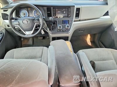 Zdjęcie 8 z 13 samochodu: 2018 TOYOTA SIENNA LE VIN:5TDKZ3DC2JS944949 - miniatura