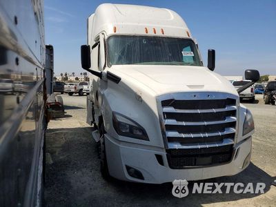 Czwarte zdjęcie samochodu z boku: 2025 FREIGHTLINER CASCADIA 126 SEMI TRUCK VIN:3AKJHHDR7RSUV0810 - miniatura
