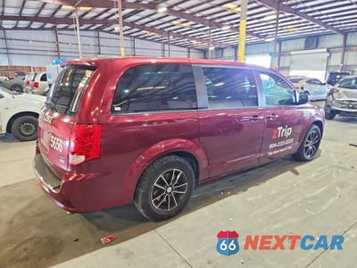 Trzecie zdjęcie samochodu z tyłu: 2019 DODGE GRAND CARAVAN GT VIN:2C4RDGEG2KR536225 - miniatura