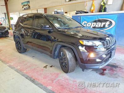Czwarte zdjęcie samochodu z boku: 2026 JEEP COMPASS LATITUDE VIN:3C4NJDBN9TT179729 - miniatura