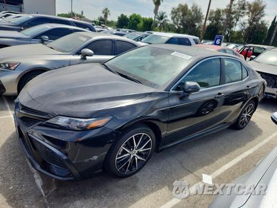 2024 TOYOTA CAMRY SE 4T1G11AK0RU865778 - główne zdjęcie licytacji z USA - miniatura