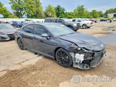 Czwarte zdjęcie samochodu z boku: 2025 TOYOTA CAMRY SE VIN:4T1DAACKXSU043639 - miniatura