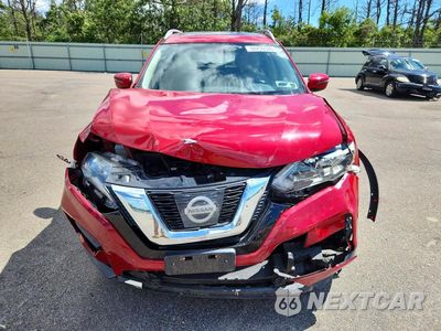Piąte zdjęcie samochodu w środku: 2017 NISSAN ROGUE SV VIN:5N1AT2MV8HC839235 - miniatura