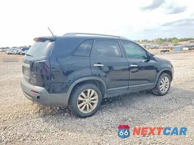 Trzecie zdjęcie samochodu z tyłu: 2011 KIA SORENTO BASE VIN:5XYKU3A14BG029875 - miniatura