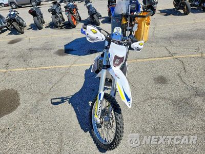 Piąte zdjęcie samochodu w środku: 2015 HUSQVARNA FE501 DIRT BIKE VIN:VBKUAP407FM496402 - miniatura