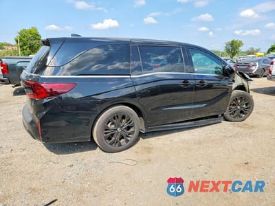 Trzecie zdjęcie samochodu z tyłu: 2025 HONDA ODYSSEY SPORT-L VIN:5FNRL6H75SB059715 - miniatura