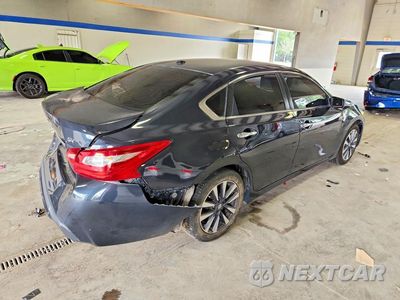 Trzecie zdjęcie samochodu z tyłu: 2017 NISSAN ALTIMA 2.5 SV VIN:1N4AL3AP3HC212450 - miniatura
